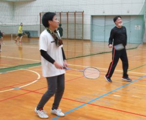 入れ替わり、立ち代わり